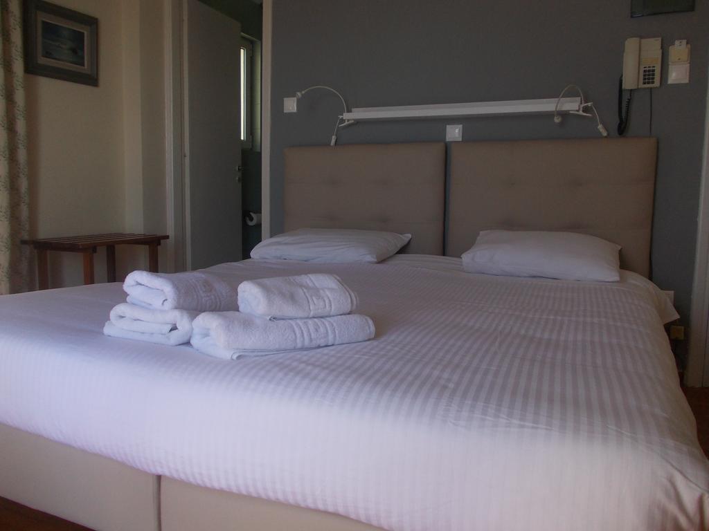 Hotel Theoxenia Loutráki Extérieur photo